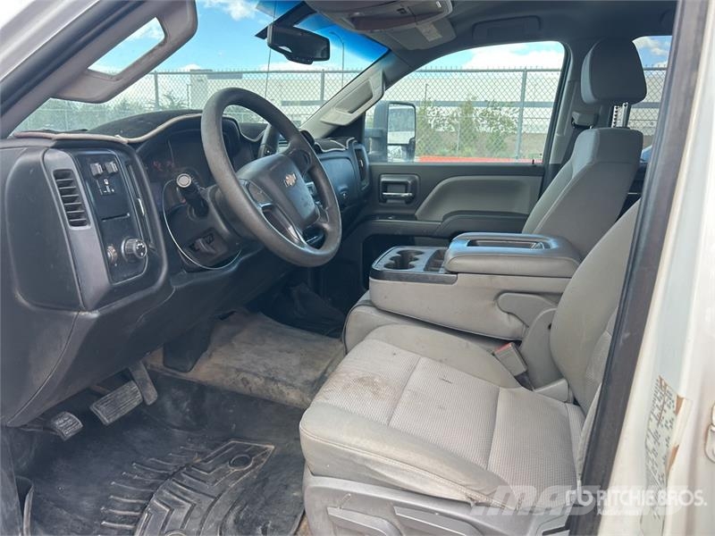 Chevrolet Silverado 2500 HD 4x2 Extended Cab Pickup Прочие фургоны