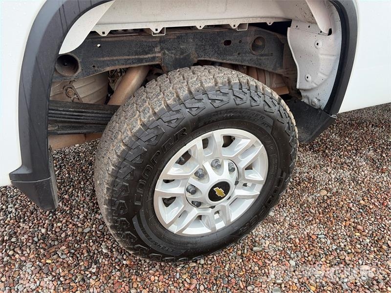 Chevrolet Silverado 2500HD 4x2 Crew Cab Pickup Andere Transporter