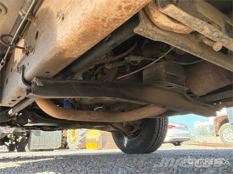 Chevrolet Silverado 2500HD 4x2 Utility Truck Pick-upy / Pojazdy z otwieranymi burtami