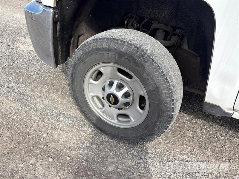 Chevrolet Silverado 2500HD Extended Cab Utility Truck Пикапи