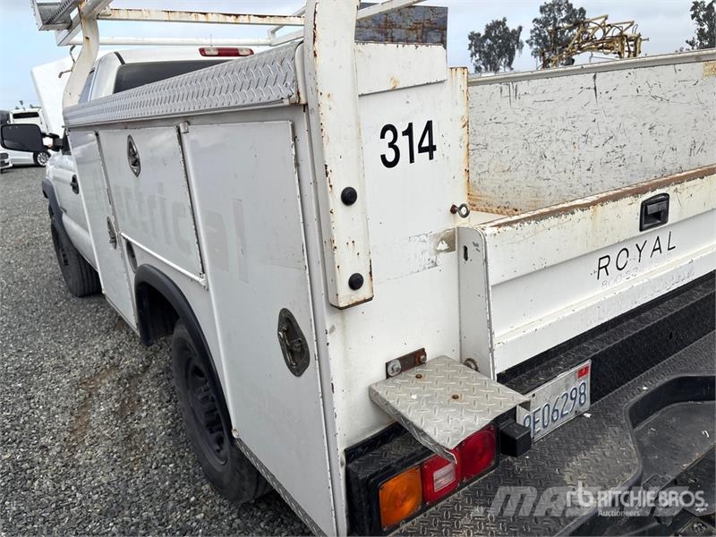 Chevrolet Silverado 2500HD 4x2 Utility Truck Pik up kamioni