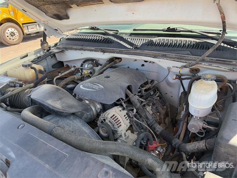 Chevrolet Silverado 2500 HD 4x2 Crew Cab Pickup Kita