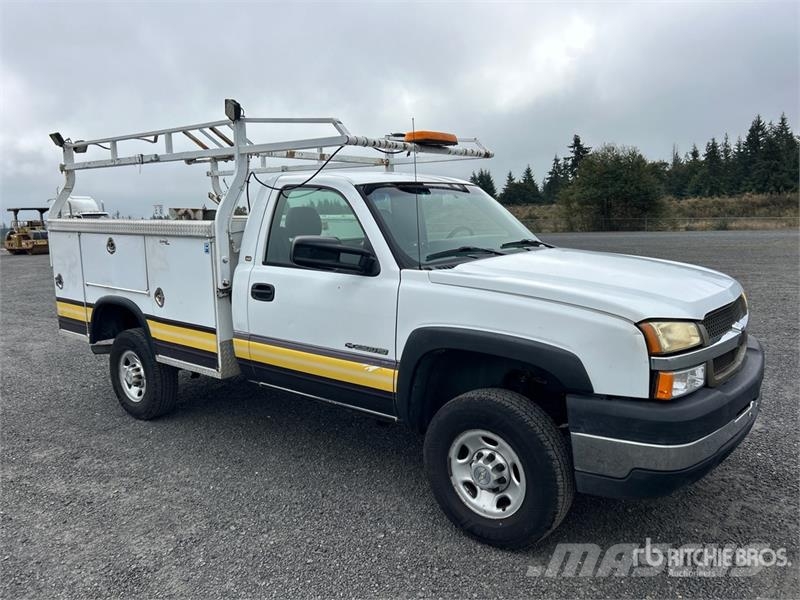 Chevrolet Silverado 2500HD 4x2 Utility Truck Vieglais kravas automobilis/izkraušana no sāniem
