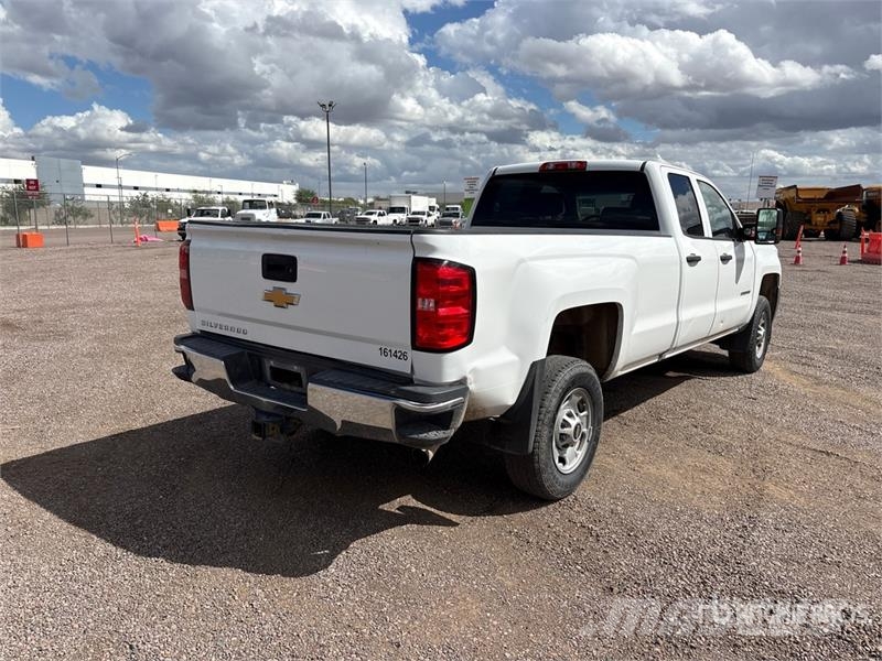 Chevrolet Silverado 2500HD Custom 4x2 Extended Cab Pickup Drugi