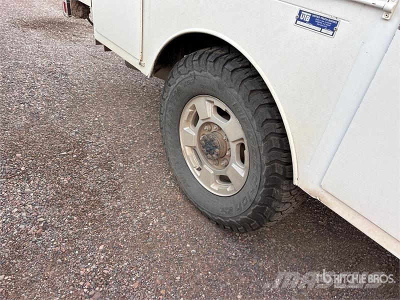Chevrolet Silverado 2500HD Custom 4x4 Utility Truck ピックアップ／ドロップサイド