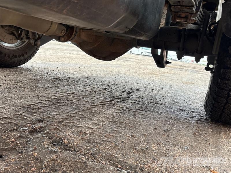 Chevrolet Silverado 2500HD 4x4 Crew Cab Pickup Diger