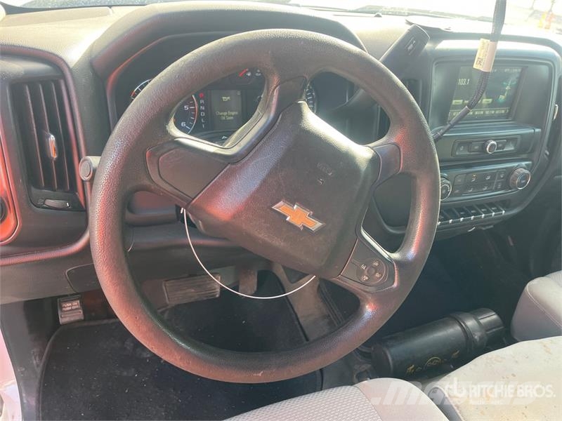 Chevrolet Silverado 2500HD 4x4 Crew Cab Utility Truck Prekucniki
