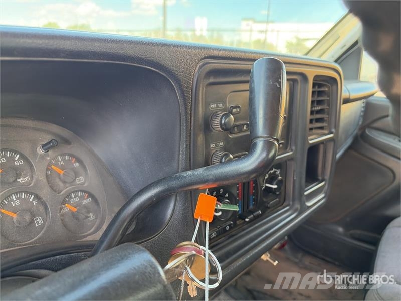 Chevrolet Silverado 2500 HD 4x2 Crew Cab Pickup Kita