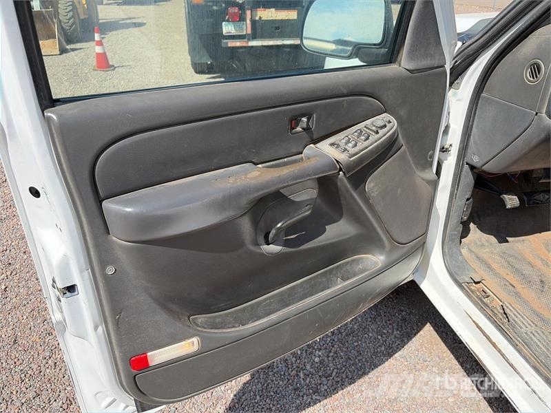 Chevrolet Silverado 2500 HD 4x2 Crew Cab Pickup Kita