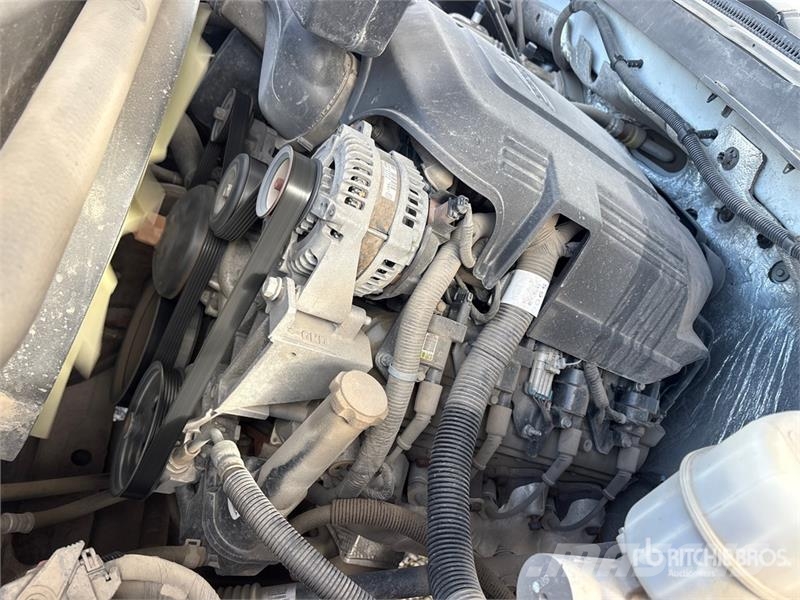 Chevrolet Silverado 2500HD Extended Cab Utility Truck Пикапи