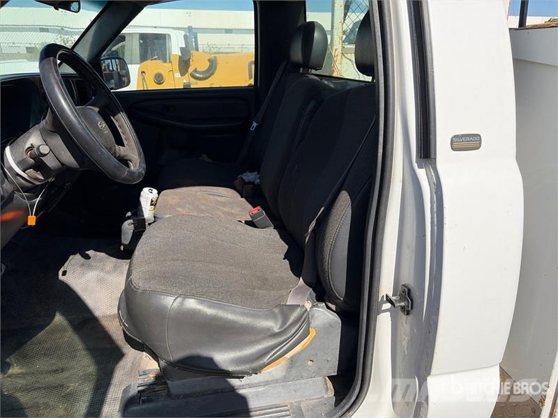 Chevrolet Silverado 2500HD 4x2 Utility Truck Pick-upy / Pojazdy z otwieranymi burtami