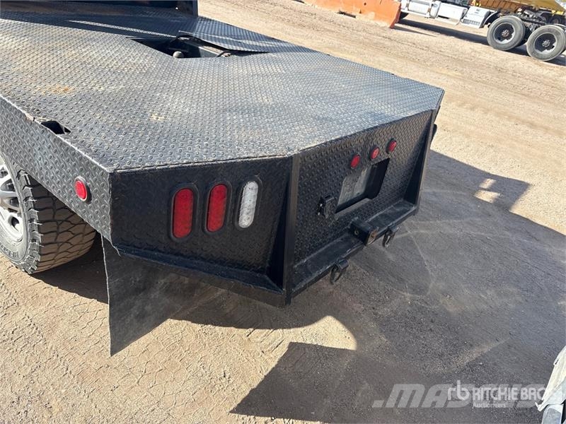 Chevrolet Silverado 2500HD شاحنات مسطحة/مفصلية الجوانب