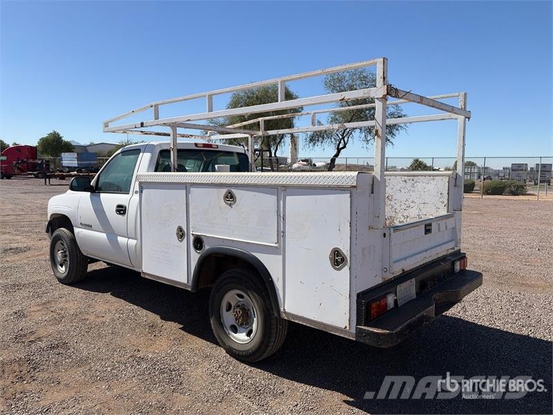 Chevrolet Silverado 2500HD 4x2 Utility Truck Pick-upy / Pojazdy z otwieranymi burtami