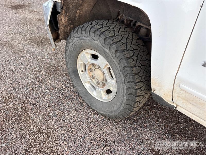 Chevrolet Silverado 2500HD Custom 4x4 Utility Truck ピックアップ／ドロップサイド
