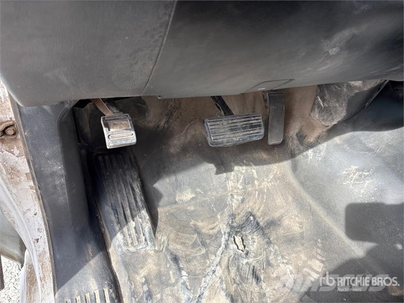 Chevrolet Silverado 2500HD Extended Cab Utility Truck Пикапи
