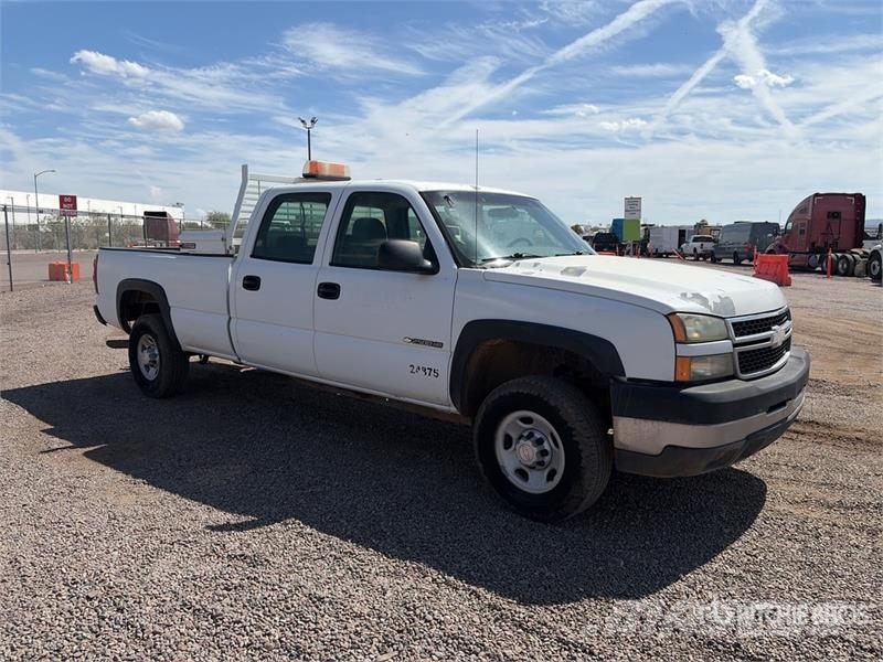 Chevrolet Silverado 2500 HD 4x2 Crew Cab Pickup Kita