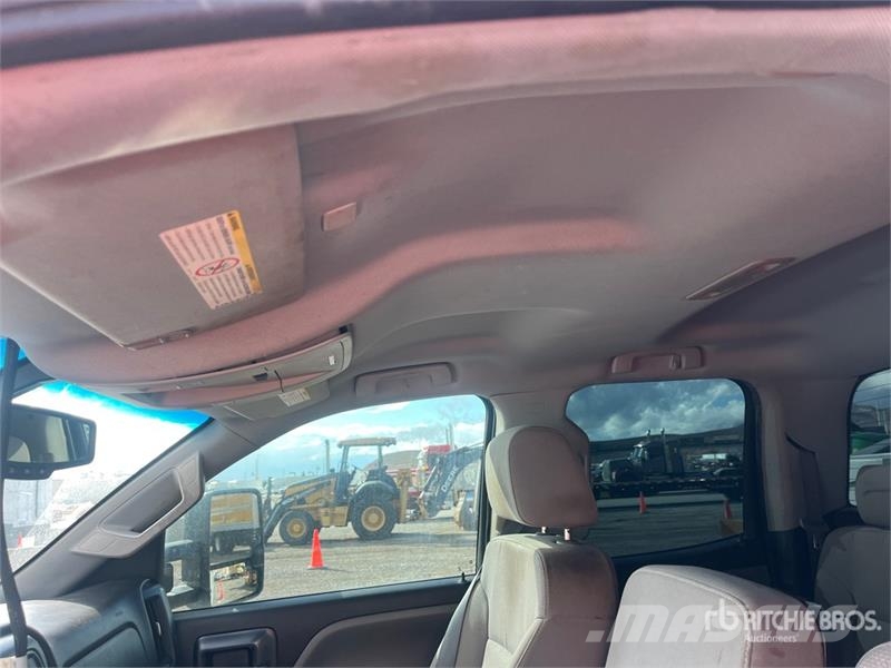 Chevrolet Silverado 2500HD 4x4 Crew Cab Utility Truck Prekucniki