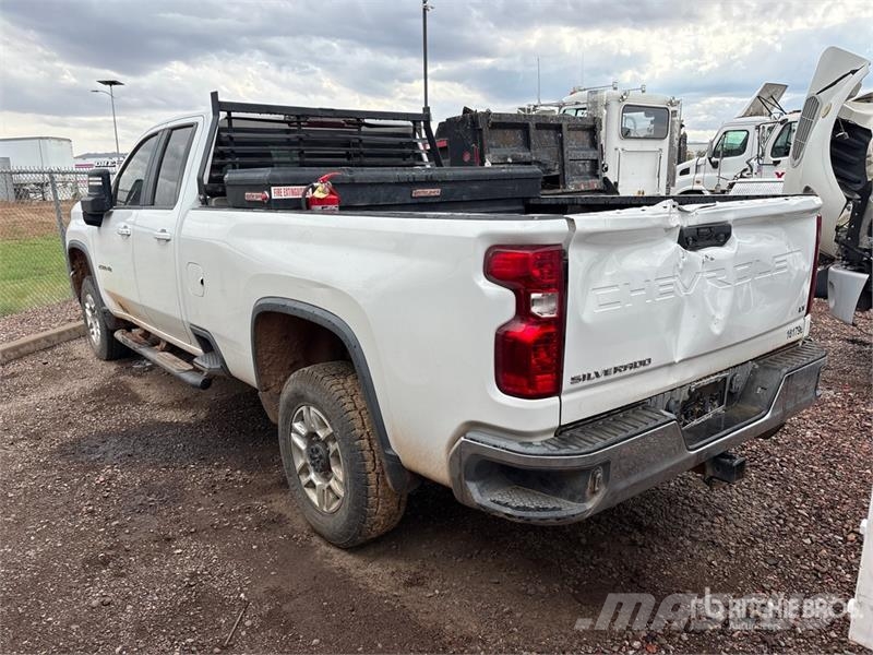 Chevrolet Silverado 2500HD Z71 4x4 Extended Cab Pickup (Inop Прочие фургоны