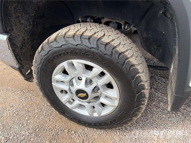 Chevrolet Silverado 2500HD 4x4 Crew Cab Pickup Otros
