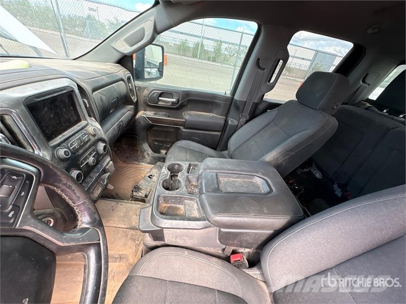 Chevrolet Silverado 2500 HD Custom 4x4 Extended Cab Pickup Drugi