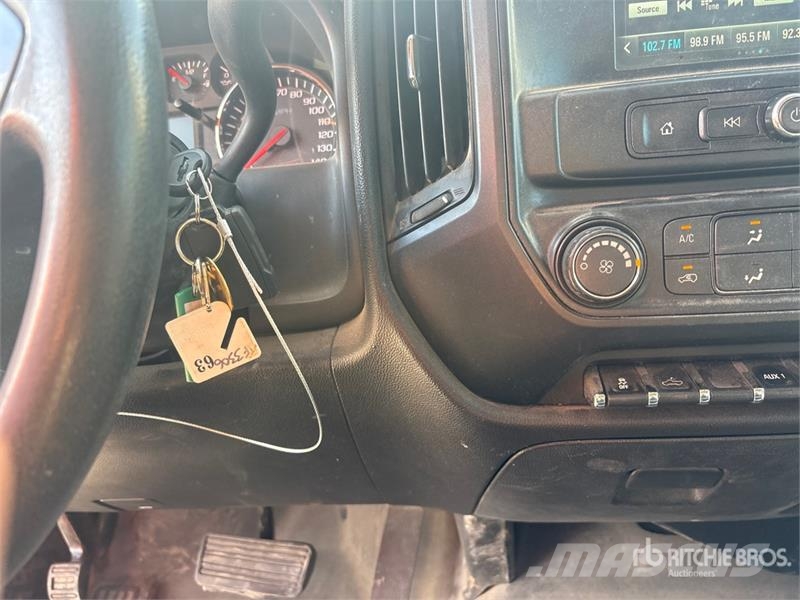 Chevrolet Silverado 2500HD 4x4 Crew Cab Utility Truck 픽업/드롭사이드