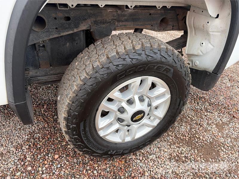 Chevrolet Silverado 2500HD 4x2 Crew Cab Pickup Andere Transporter