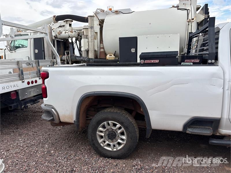 Chevrolet Silverado 2500HD Z71 4x4 Extended Cab Pickup (Inop Прочие фургоны