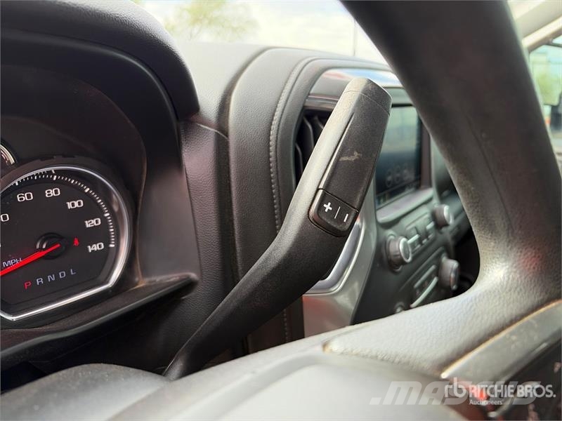 Chevrolet Silverado 2500HD 4x4 Crew Cab Pickup Otros