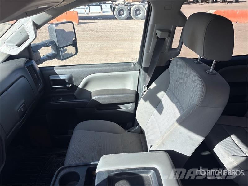 Chevrolet Silverado 2500HD شاحنات مسطحة/مفصلية الجوانب