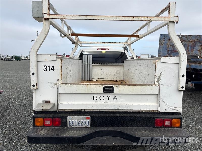 Chevrolet Silverado 2500HD 4x2 Utility Truck Pik up kamioni