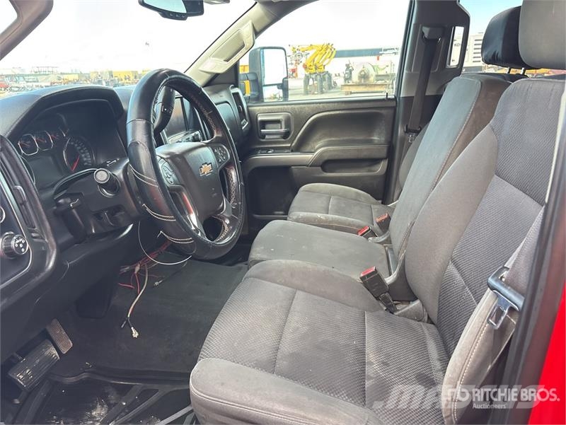 Chevrolet Silverado 2500HD 4x4 Crew Cab Pickup Ostalo