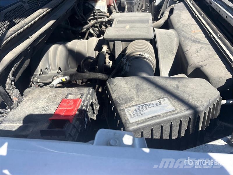 Chevrolet Silverado 2500 4x2 Crew Cab Utility Truck Prekucniki