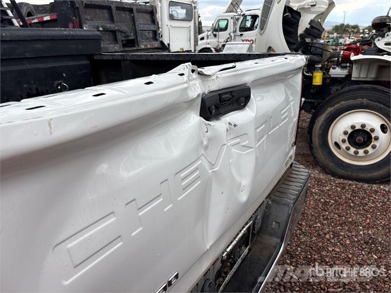 Chevrolet Silverado 2500HD Z71 4x4 Extended Cab Pickup (Inop Прочие фургоны