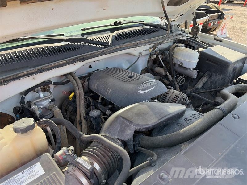 Chevrolet Silverado 2500 HD 4x2 Crew Cab Pickup Kita
