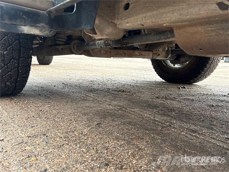 Chevrolet Silverado 2500HD 4x4 Crew Cab Pickup Diger