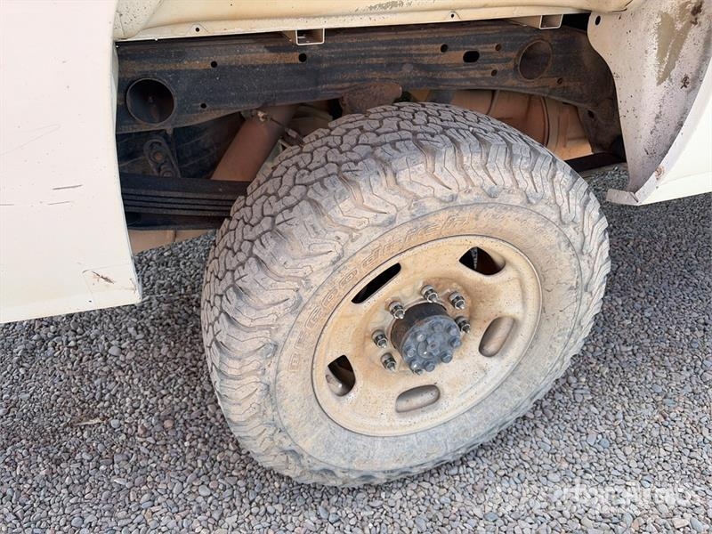 Chevrolet Silverado 2500 HD 4x2 Crew Cab Pickup Altele