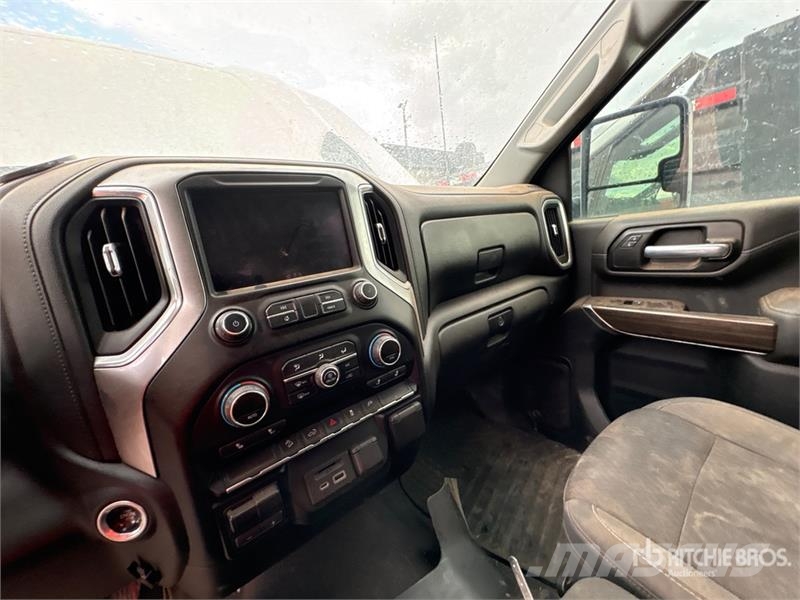 Chevrolet Silverado 2500HD Z71 4x4 Extended Cab Pickup (Inop Прочие фургоны
