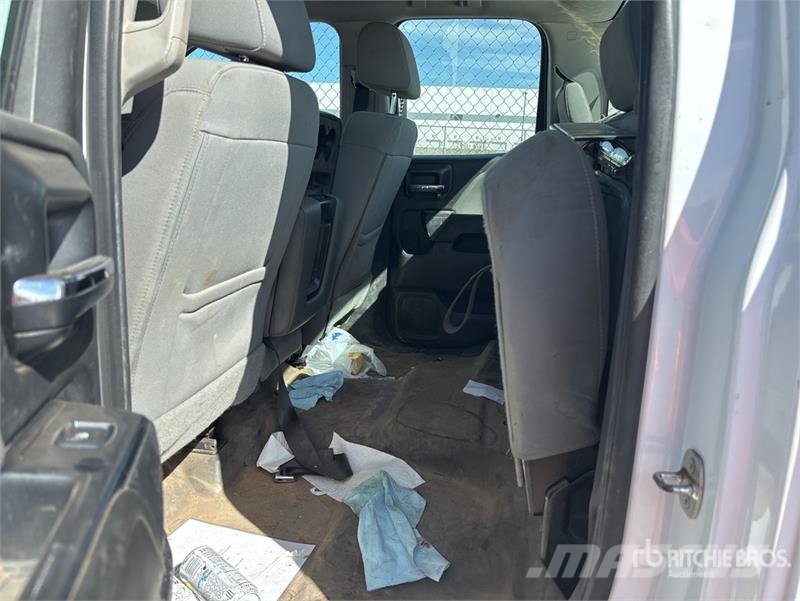 Chevrolet Silverado 2500 HD 4x2 Crew Cab Pickup Otros