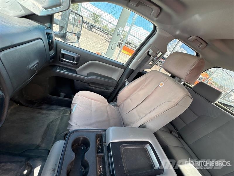 Chevrolet Silverado 2500HD Custom 4x2 Extended Cab Pickup Drugi