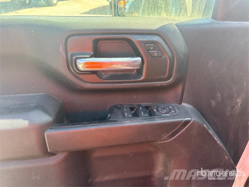 Chevrolet Silverado 2500 4x2 Crew Cab Utility Truck Prekucniki