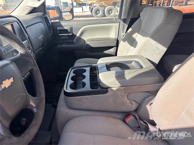 Chevrolet Silverado 2500HD شاحنات مسطحة/مفصلية الجوانب