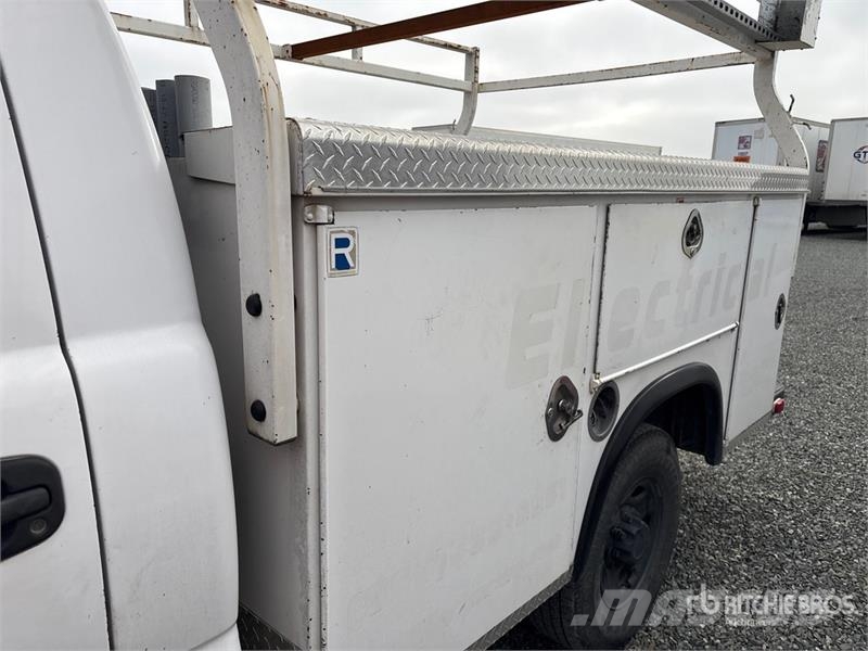 Chevrolet Silverado 2500HD 4x2 Utility Truck Pik up kamioni