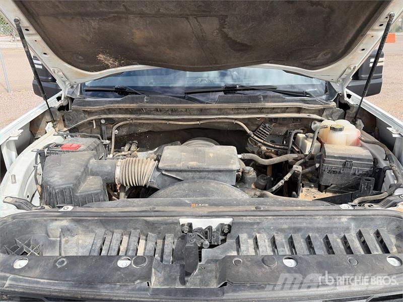 Chevrolet Silverado 2500HD 4x4 Crew Cab Pickup Otros
