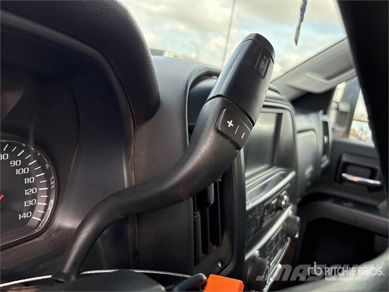 Chevrolet Silverado 2500HD Vieglais kravas automobilis/izkraušana no sāniem