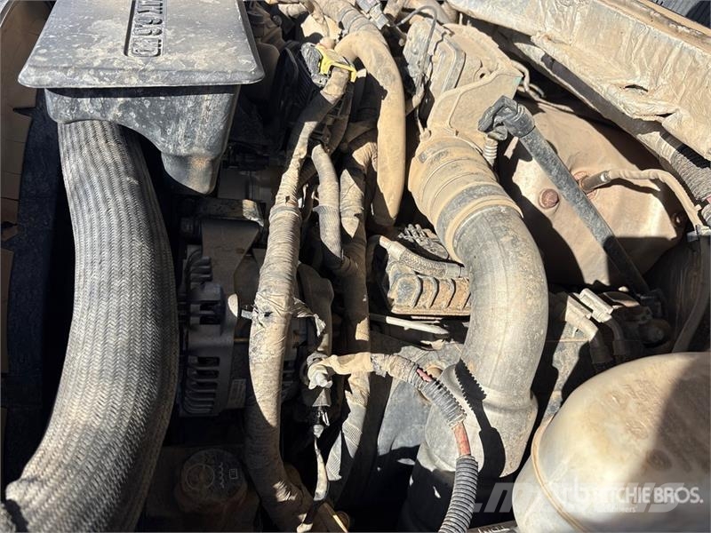 Chevrolet Silverado 2500HD شاحنات مسطحة/مفصلية الجوانب