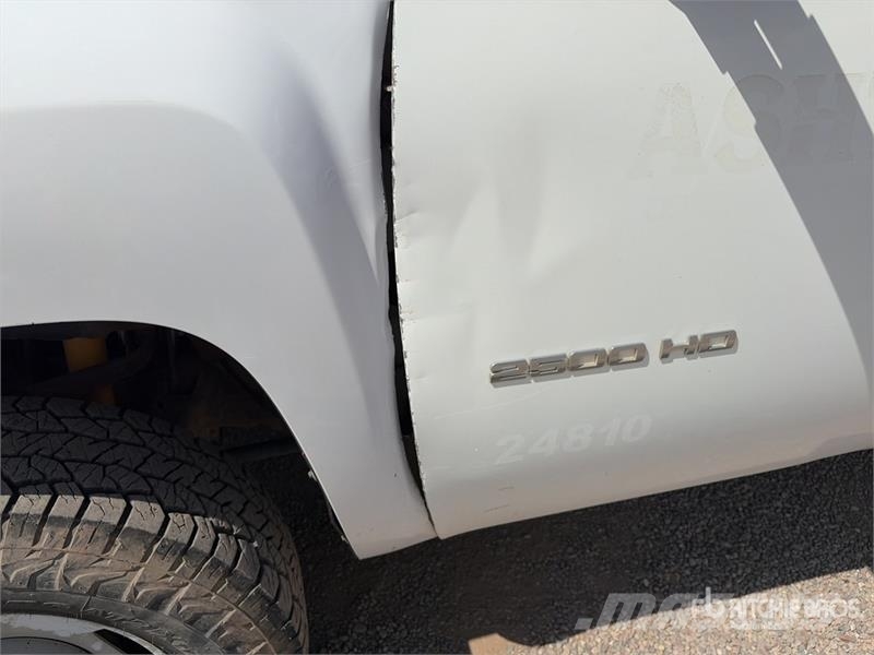 Chevrolet Silverado 2500 HD 4x2 Crew Cab Pickup Altele