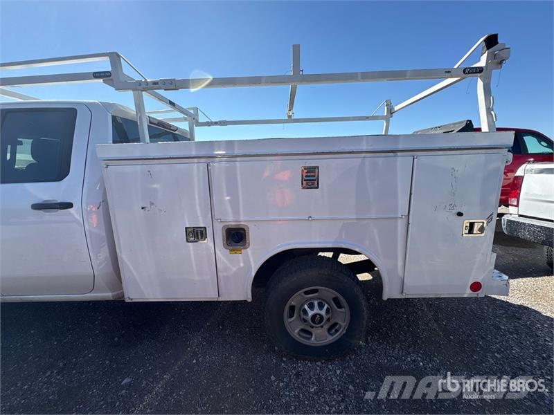 Chevrolet Silverado 2500 4x2 Crew Cab Utility Truck Prekucniki