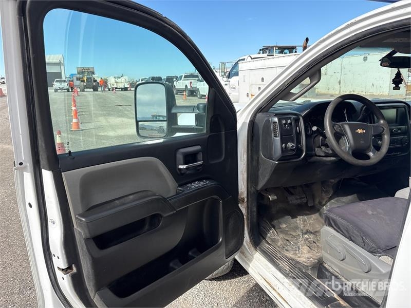Chevrolet Silverado 2500HD Extended Cab Utility Truck Пикапи