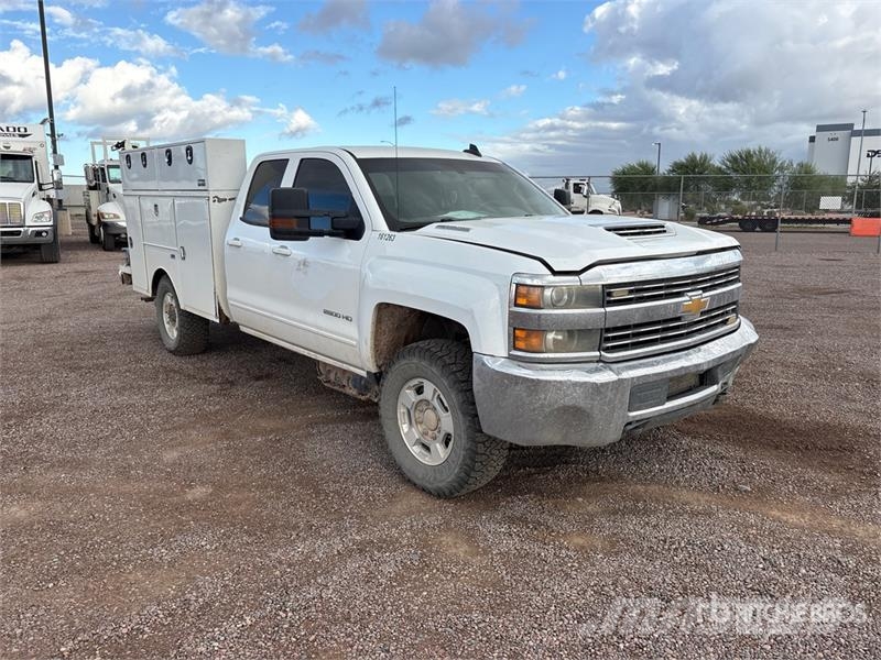 Chevrolet Silverado 2500HD Custom 4x4 Utility Truck ピックアップ／ドロップサイド