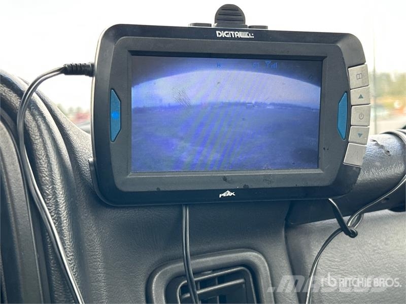 Chevrolet Silverado 2500HD 4x2 Utility Truck Vieglais kravas automobilis/izkraušana no sāniem